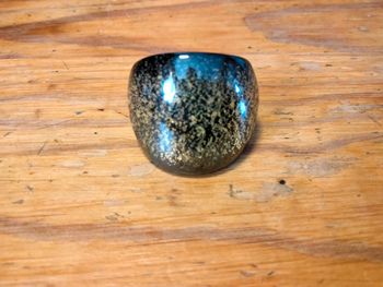 Bague fantaisie en polymère marine et pailleté or