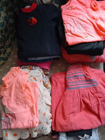 Lot de 20 vêtements fille 3-4-5-6 ans