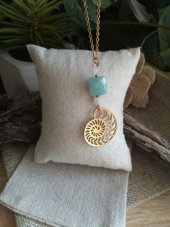 Collier pierres d'amazonite , lune et pendentif conque