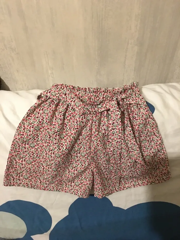 Short à fleurs