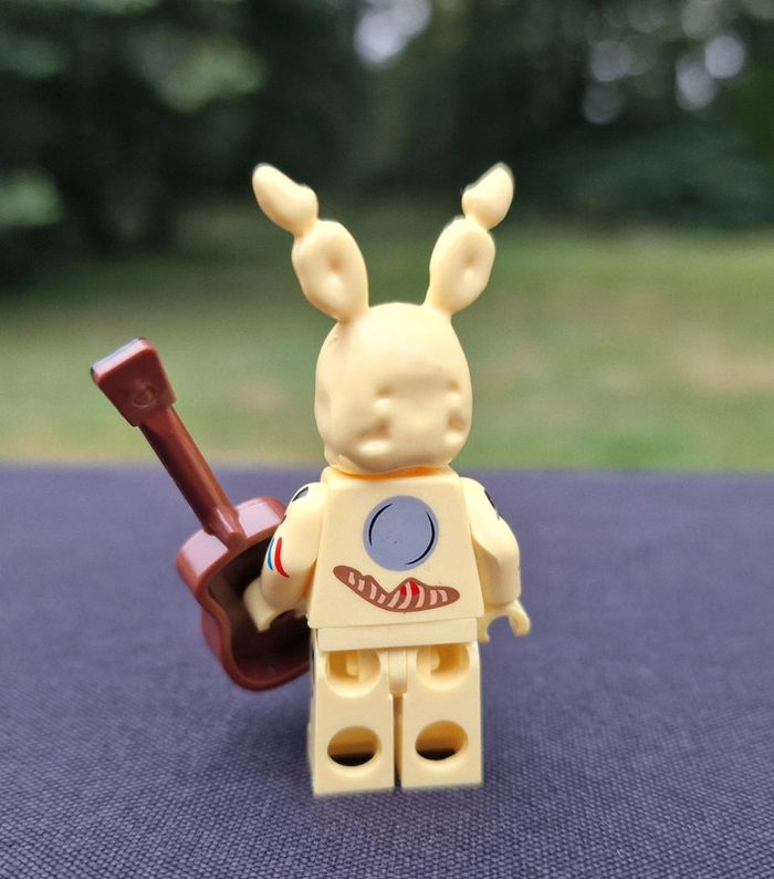 Minifigure jeu vidéo film horreur FNAF Five Nights At Freddy's Bonny jaune pale - photo numéro 2