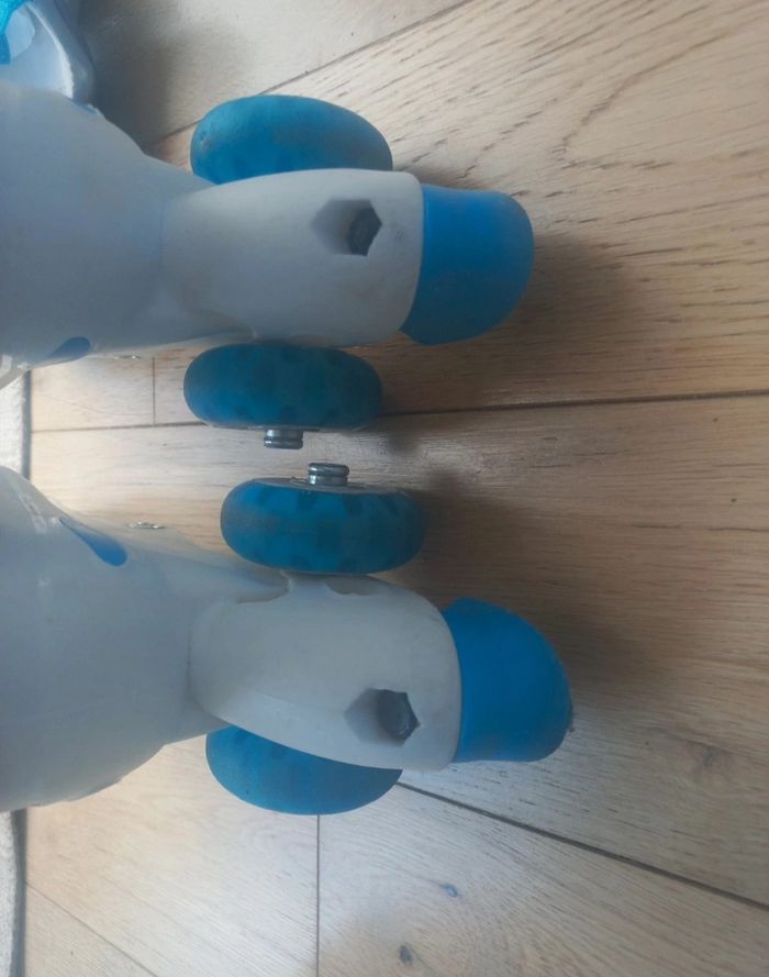 Rollers bleu. évolutive du 27 au 30 - photo numéro 10