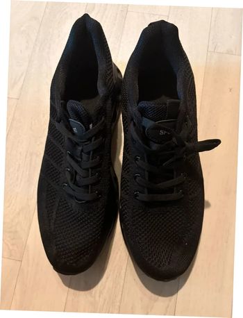 Basket légères 44 neuves jamais porté