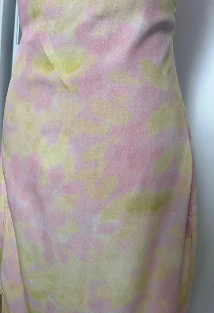 Robe midi à ouverture pastel jaune et rose Jennyfer - photo numéro 3