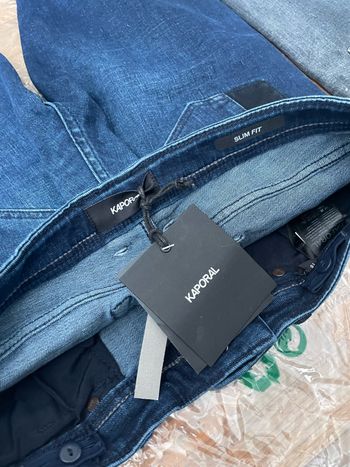 Lot de 3 Jeans Kaporal Gris , Bleu foncé et Bleu Ciel neuf dans son emballage d’origine