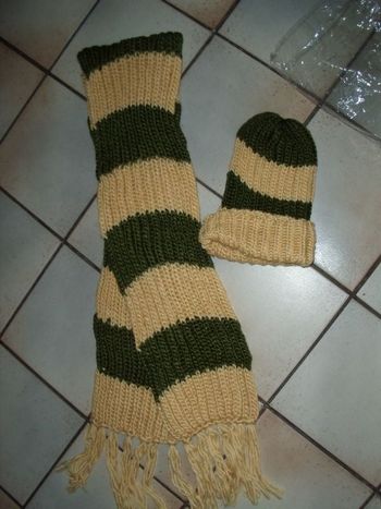 ensemble Bonnet + écharpe NEUF