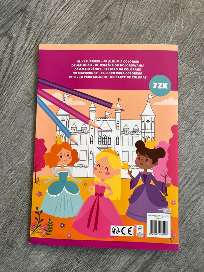Cahier de coloriage princesses - photo numéro 4