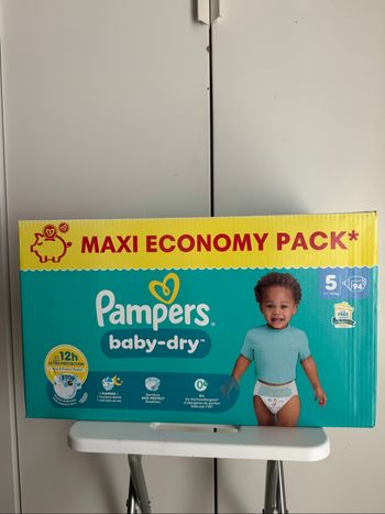 94 couches pampers taille 5
