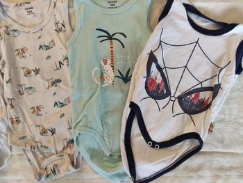 Lot de 12 bodys - 18 mois - bon état