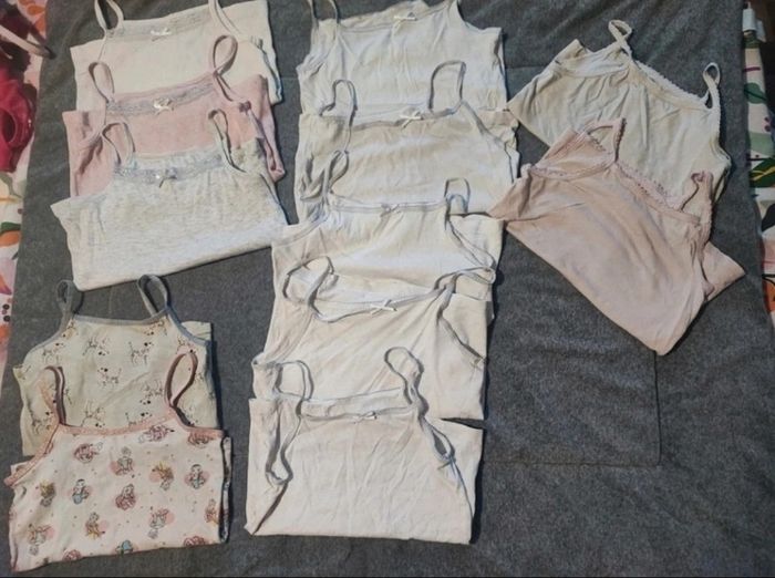 12 Maillots de corps a bretelles taille 5-6 ans