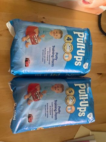 Couches pull ups Huggies taille 4 8-15kg