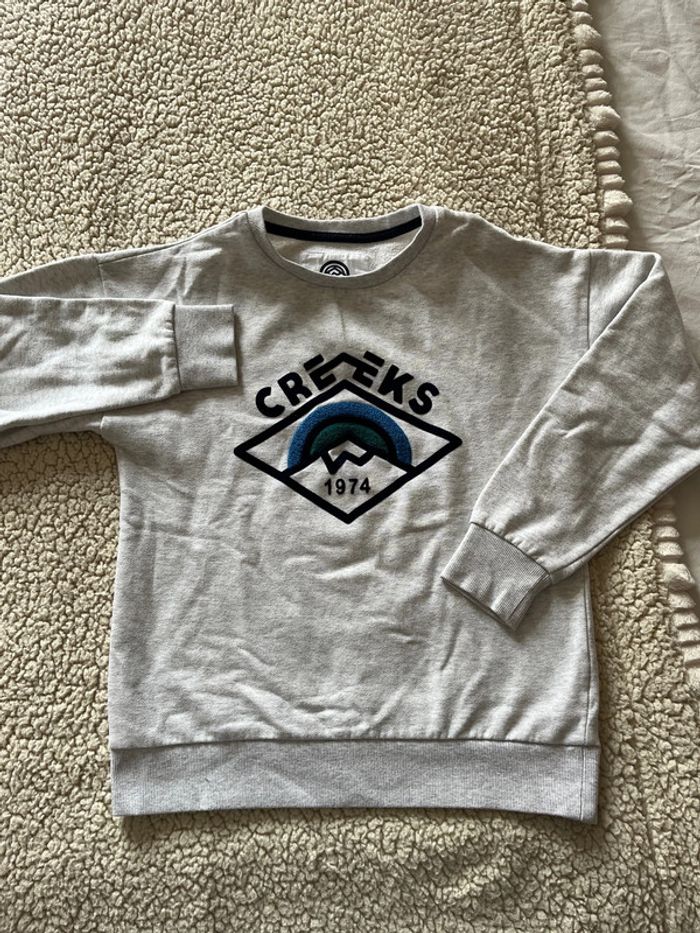 Pull gris Creeks