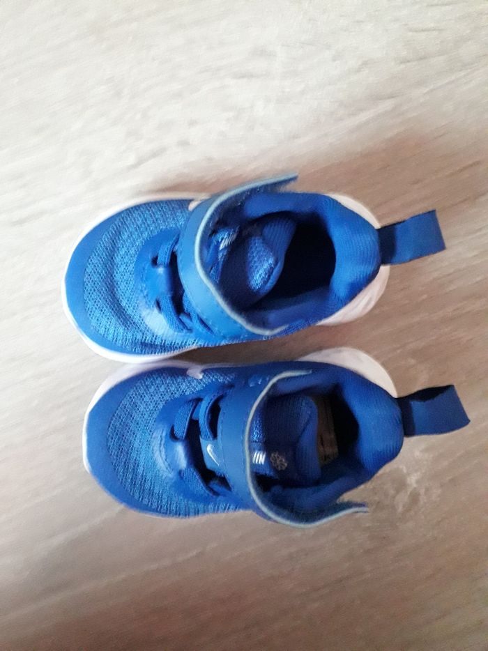 Baskets bébé Nike neuve pointure 17 - photo numéro 2