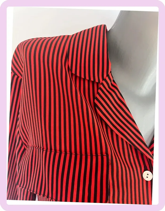 Chemise crop top Jordan rouge rayée noir – taille L – vintage & stylée - photo numéro 2