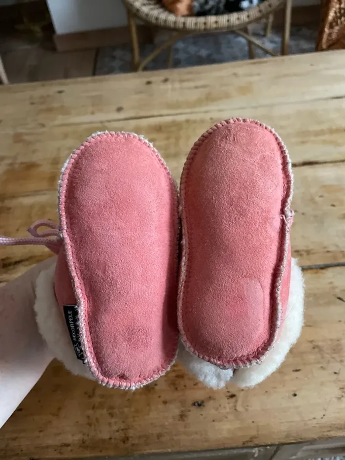 Chaussures peau retournée t 19 - photo numéro 2