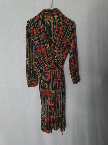 Jolie robe portefeuille fleurie zara