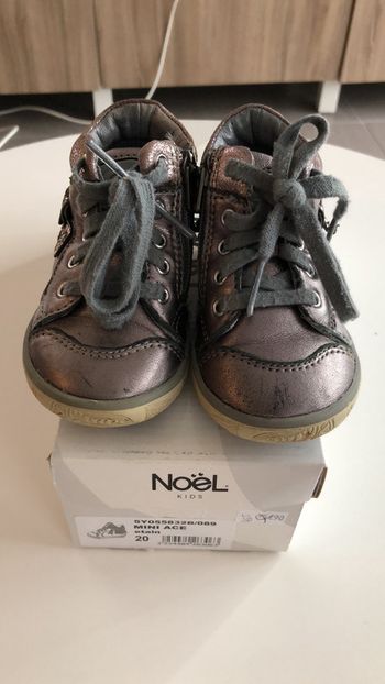 Chaussures violines taille 20 marque noël