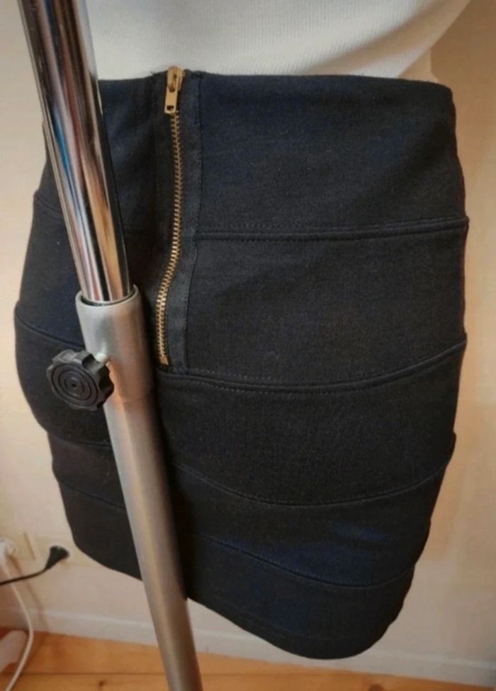 🌼Jolie jupe moulante pimkie taille 38🌼