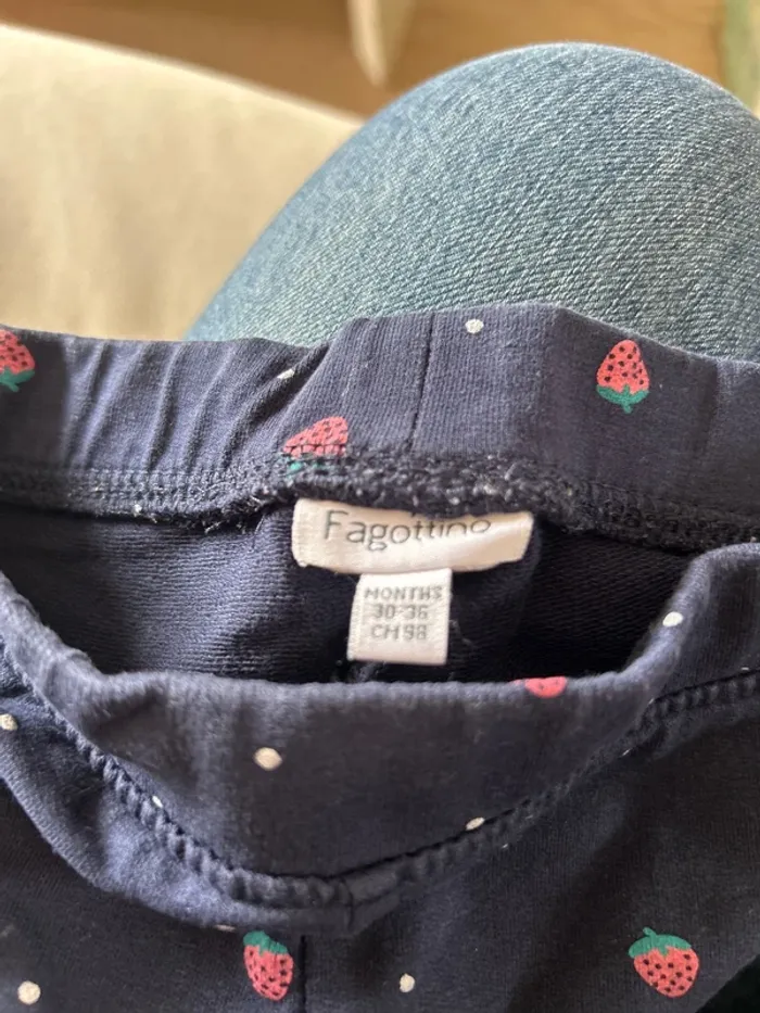 Pantalon bleu marine à motif fraises - photo numéro 2