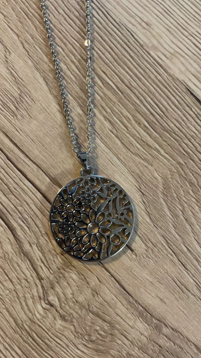 Collier argenté - photo numéro 2