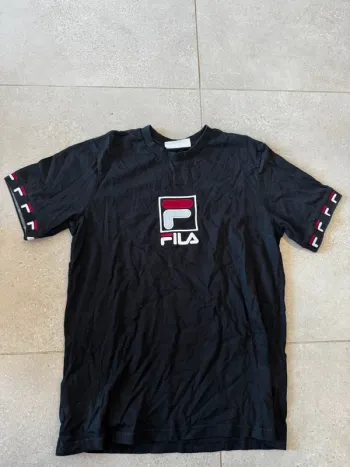 T-shirt à manches courtes Fila, taille S, très bon état,