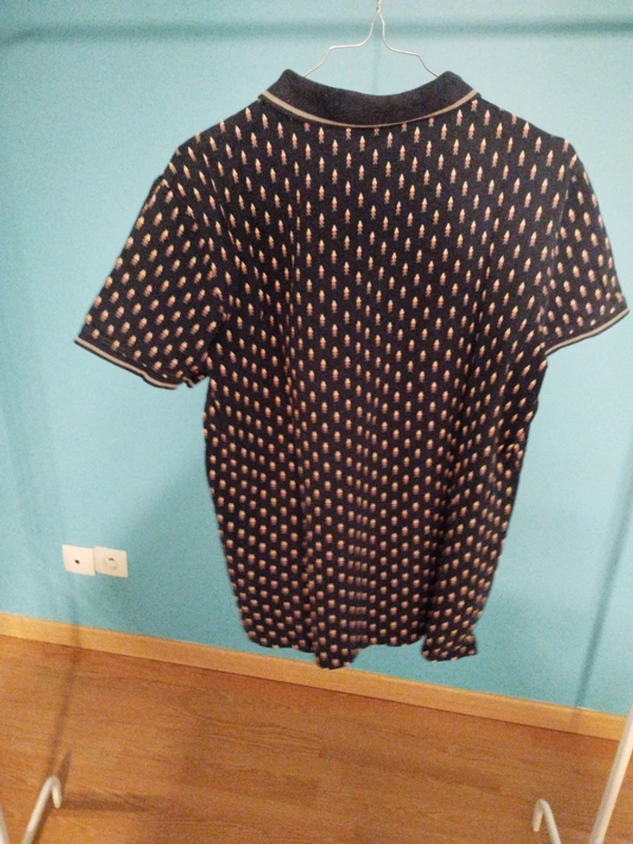 Polo motifs de petits triangles de couleurs - photo numéro 2