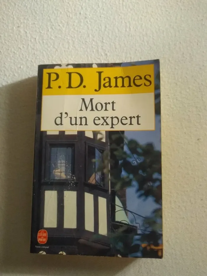 Livre Adulte Mort d'un Expert