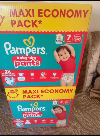 Deux cartons couche Pampers maxi economy taille 7 culotte