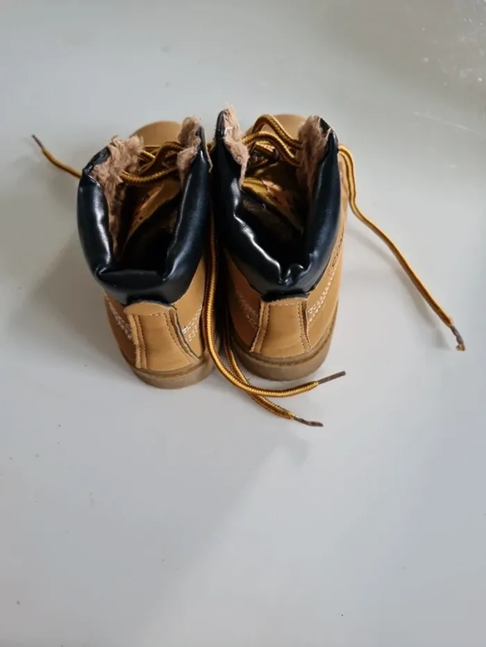 Chaussures montante fourrée 28 - photo numéro 4