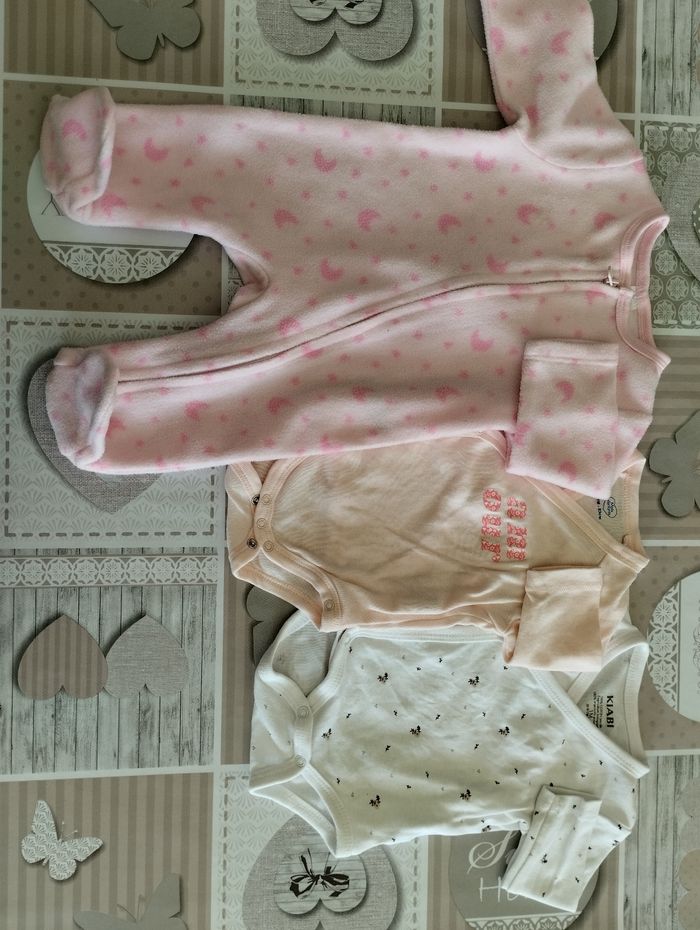 Pyjama et Body 1 mois