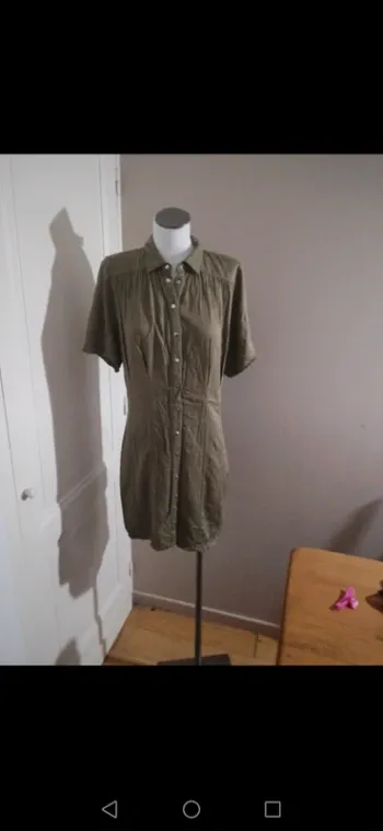 Robe kaki à manches courtes les petites bombes Taille M