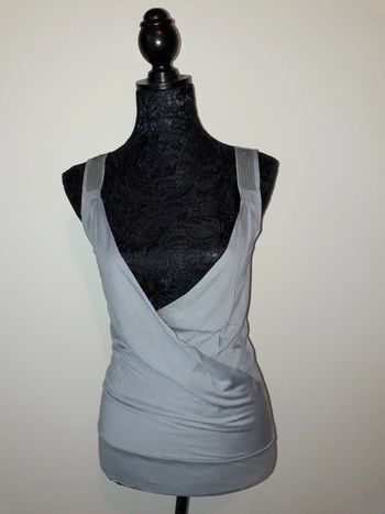 Top gris Etam forme cache coeur taille 36 en très bon état