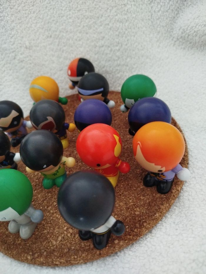 Lot figurines Super héros - photo numéro 4
