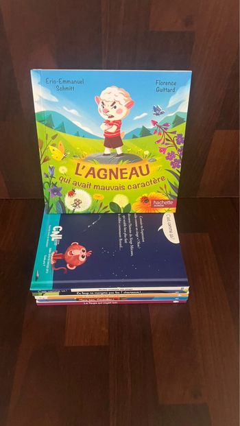 l'agneau qui avait mauvais caractère  , livre McDo en parfait état . Edition hachette jeunesse .