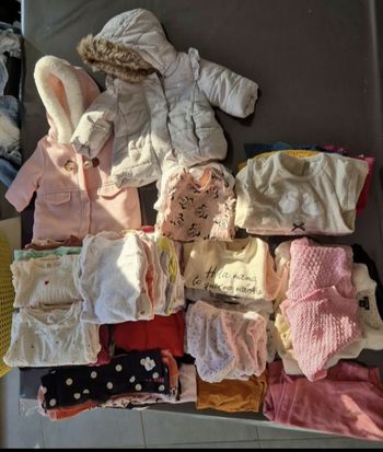 Gros lot de vêtements filles taille 3 mois