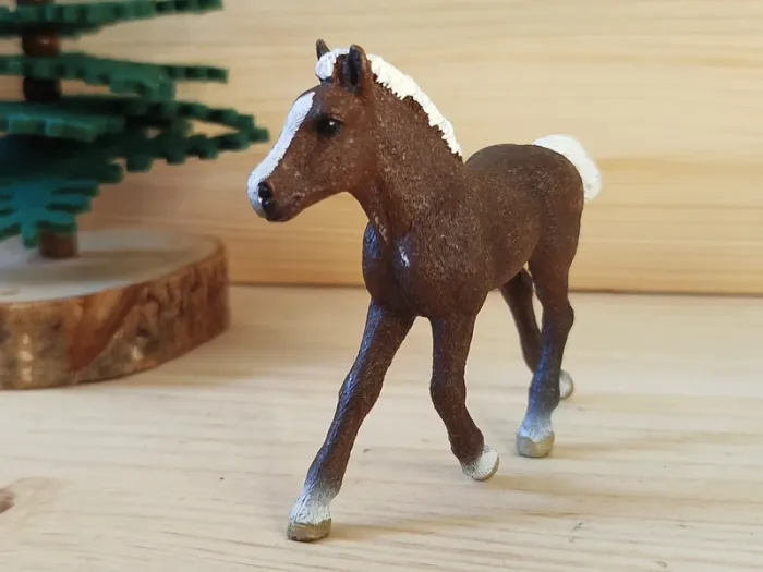 Schleich pouliche marron et blanche Figurine animal équidé