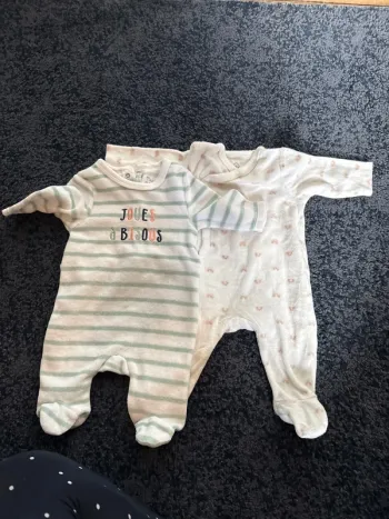 Lot pyjama tex et petit caillou