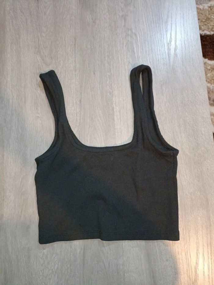 Crop top manche courte Noir La halle Tailles S avec bouton Très bon état - photo numéro 2