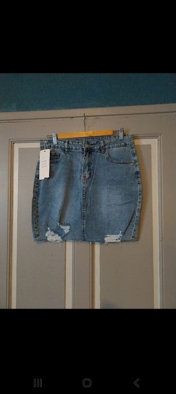 Jupe en jeans taille 42 neuve