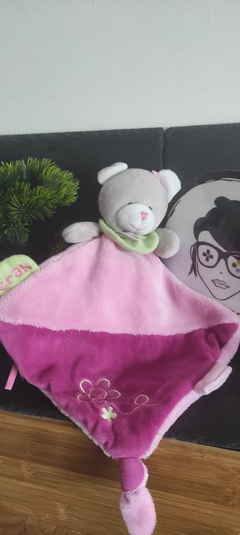 Baby Nat Les Super doudous Doudou plat ours rose violet vert fleur crak Noeud gris