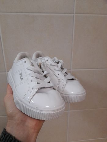 Paire de baskets Fila blanches mixtes 27