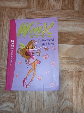 Livre la bibliothèque rose Winx Club l'Université des fées en bon état