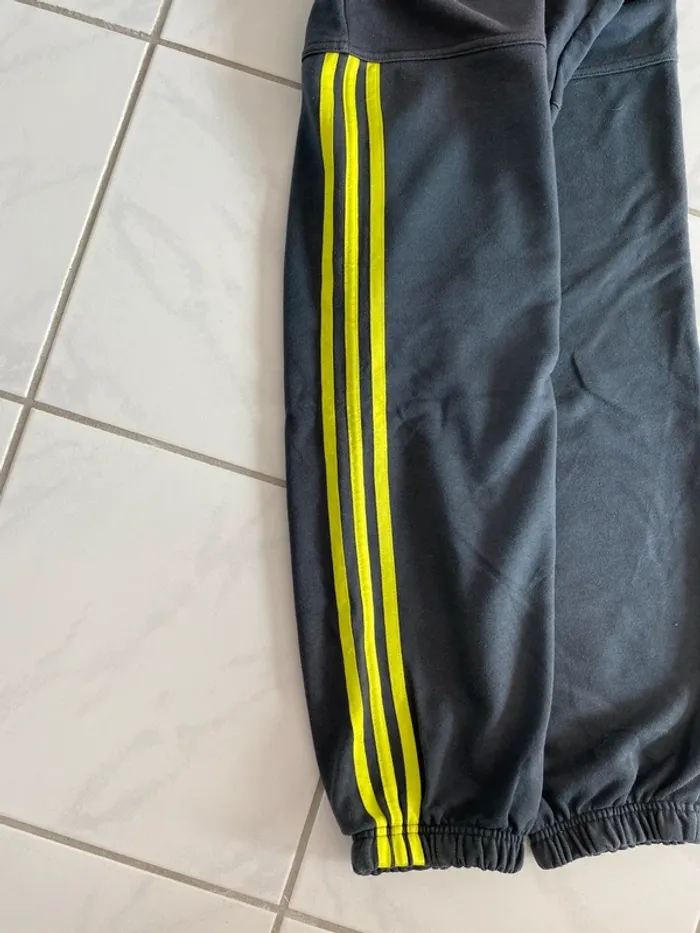 Jogging Adidas Taille 15/16 ans (XS adulte) Look sport & urbain Excellent état ! - photo numéro 2