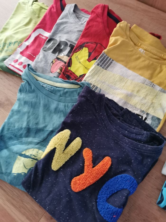 Lot de tee-shirts et shorts - photo numéro 2