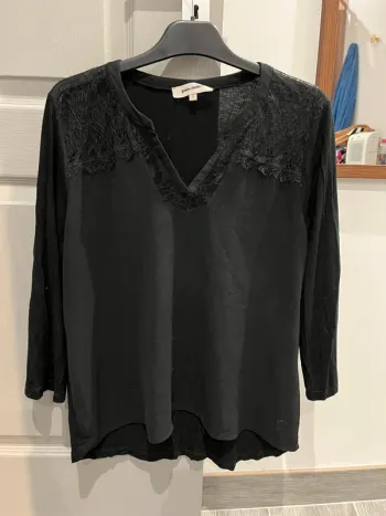 Blouse noire dentelle