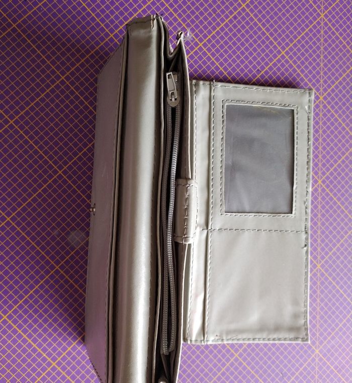 Porte feuille gris clair dessin de mode - photo numéro 4