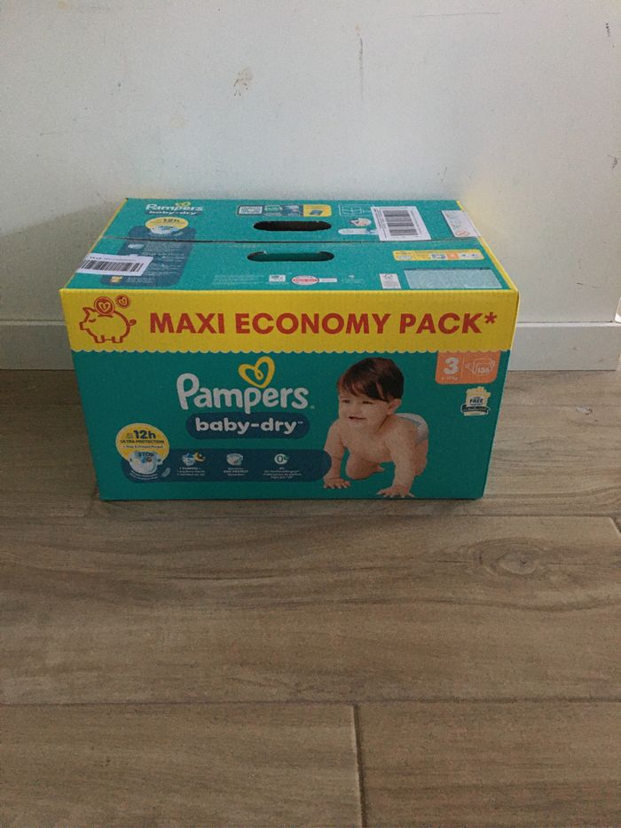 136 couches Pampers baby dry taille 3