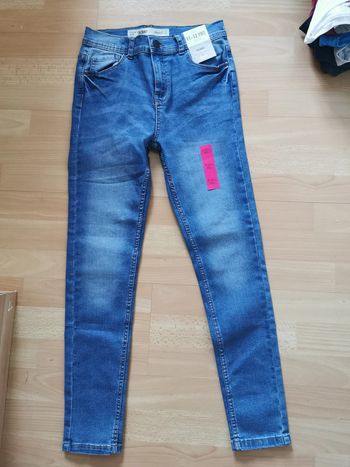 Jean skinny 11 12 ans neuf avec étiquette