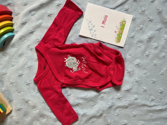 body manches longues rose fuchsia ouverture devant gémo 1 mois - photo numéro 2