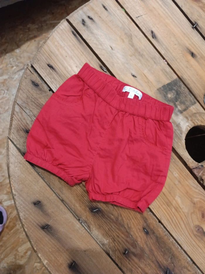Short rouge taille 6 mois